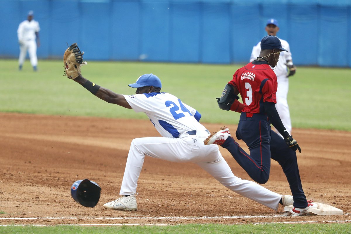 jit_digital's tweet image. Postales de la victoria de los Leones de Industriales sobre los Toros de Camagüey 3 x 1 en el estadio Latinoamericano, en la 64 Serie Nacional de #Beisbol 

#64SNB #Cuba #DeporteCubano