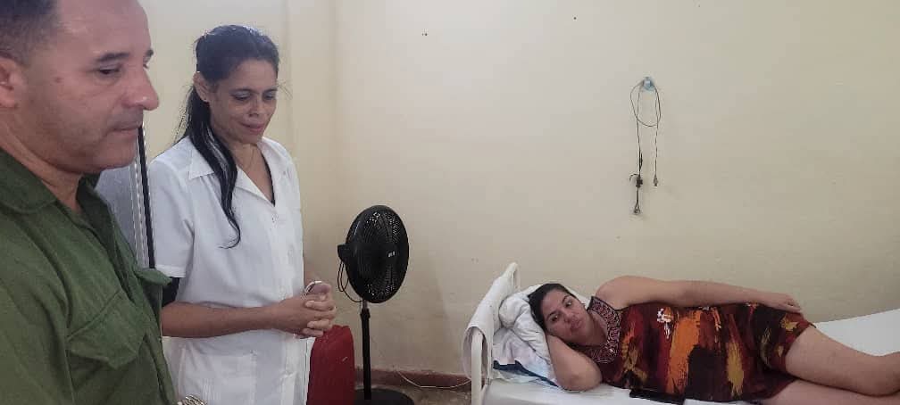 XuyileisyV's tweet photo. Recorre  el primer secretario municipal del partido en la #IslaDeLaJuventud  @rlicea_mojena  el Hogar de Materno "8 de marzo" donde se intercambia con médicos, enfermeras y pacientes  en búsqueda de acciones a problemas subjetivo y exhortarlos a consolidar servicios. https://t.co/uxpY5AswY5