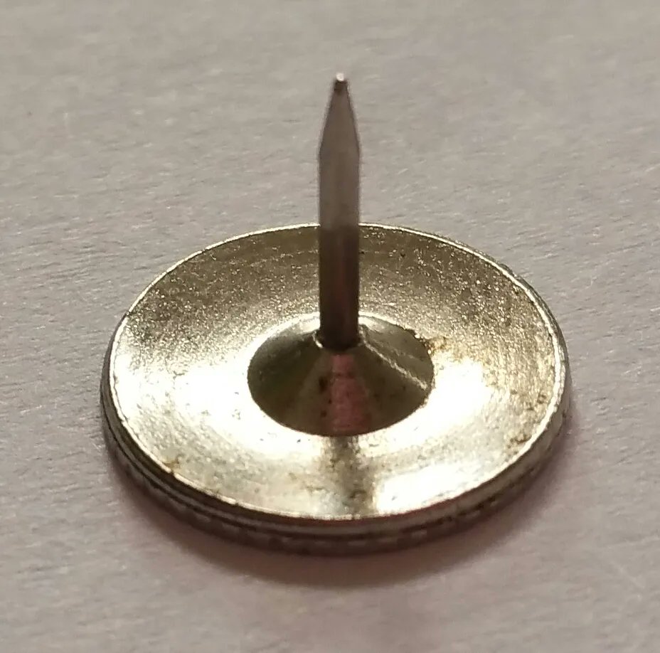 좌: 많은 사람이 생각하는 프리랜서 창작자 소득 분포

우: 현실