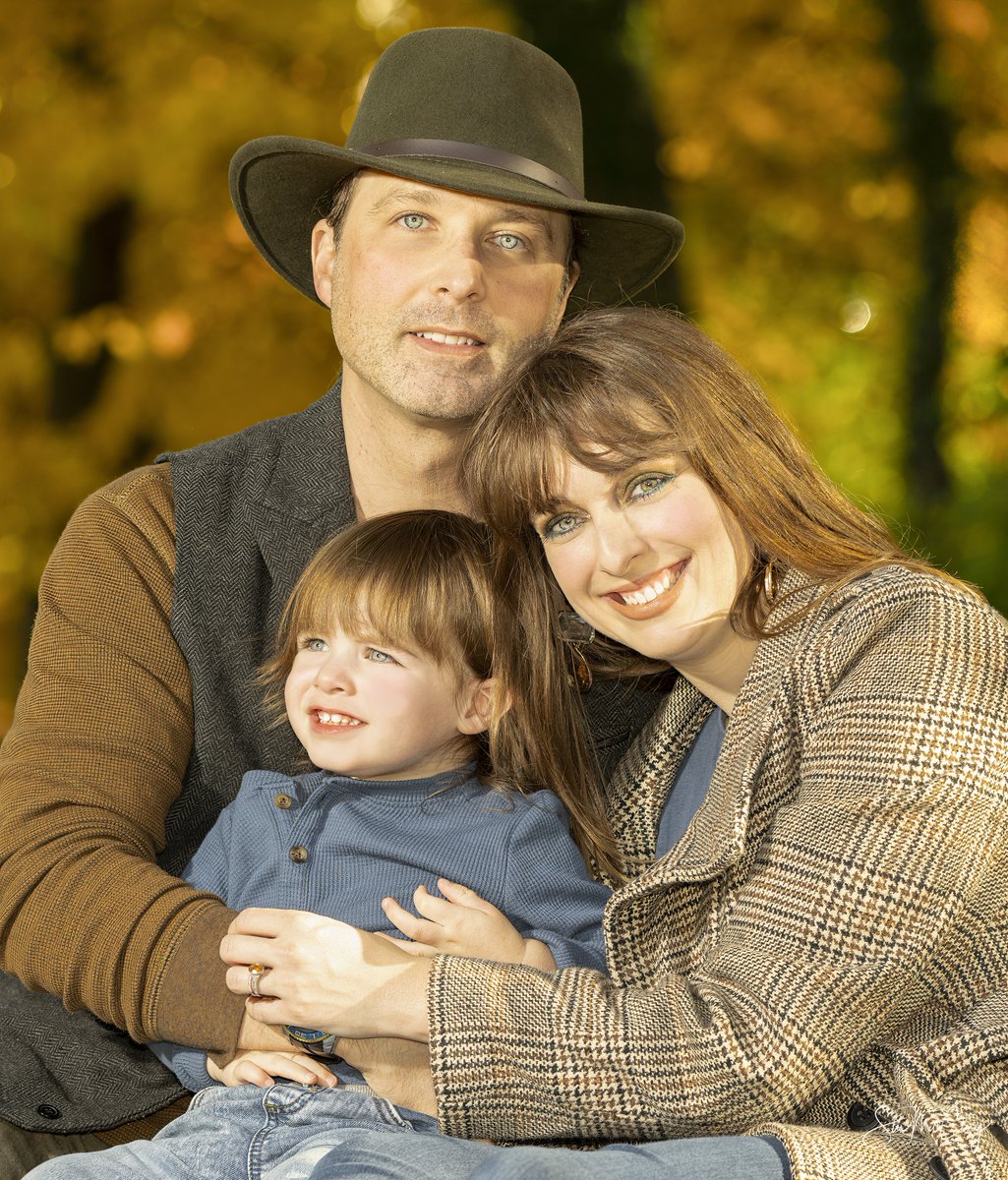 Only a few days left for outdoor fall portraits.  Winter arrives on Monday.