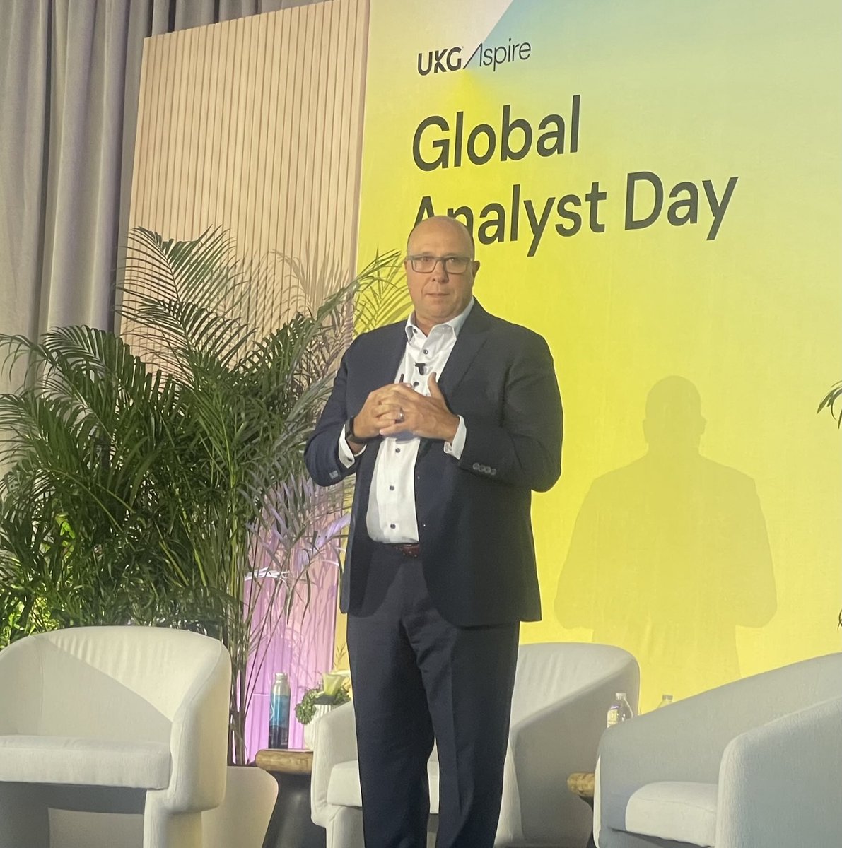 ⁦<a href="/UKGInc/">UKG</a>⁩ Chief #CX officer ⁦<a href="/rdelponte/">Bob DelPonte</a>⁩ says 60k customers have logged into the community to help each other solve problems #UKGAnalystDay