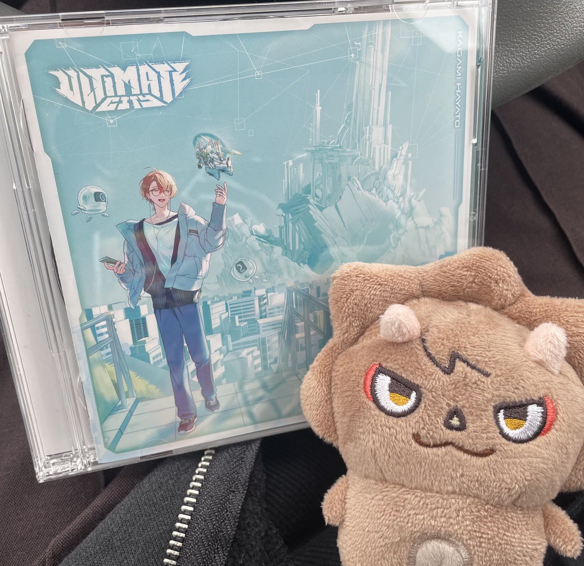 Origen122's tweet photo. PS4ってCD再生できないんですね…
車で聴いてる https://t.co/5sgwOmU9uz