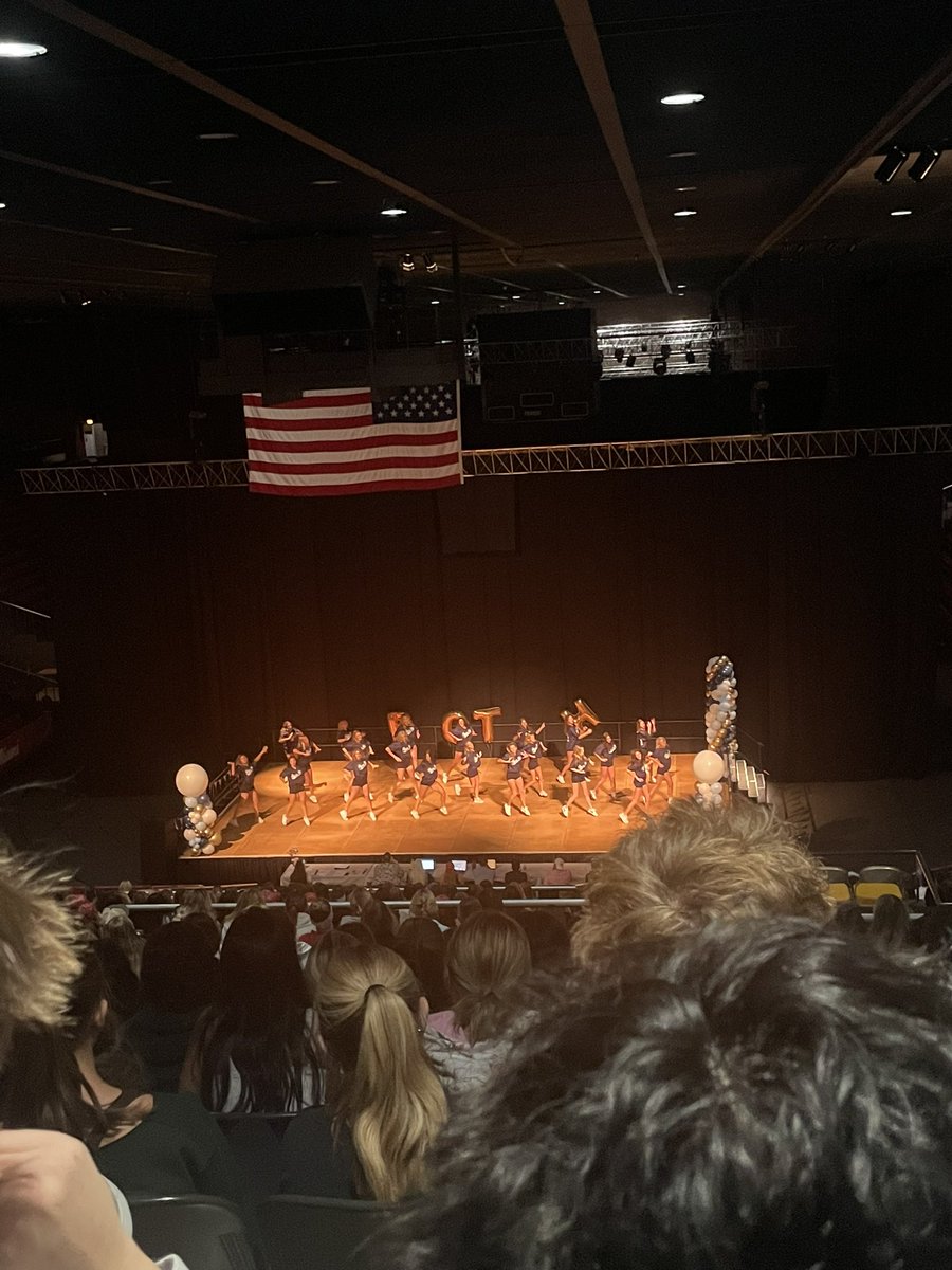 FuncleNed's tweet image. $6 to watch Aphi shake their ass sign me up #🪵