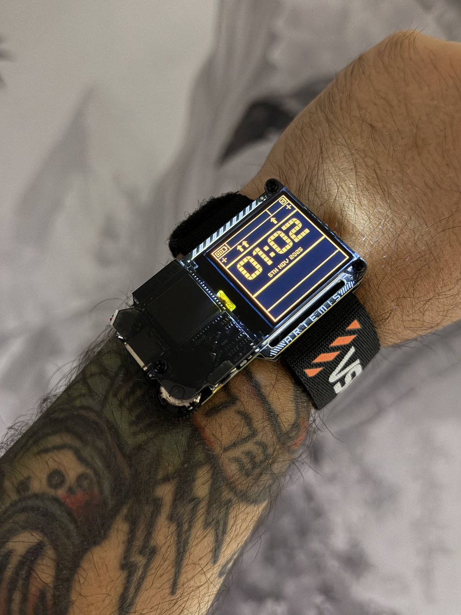 MikyAncona's tweet image. Oggi al polso porto un pezzo di spazio 🚀
Questo NASA Artemis Watch non è un semplice smartwatch: lo monti, lo programmi e impari mentre lo indossi.
Un gadget per veri appassionati di tecnologia e missioni spaziali. E sì… mi sento un po’ in orbita 🌌
#mikyancona #mikyanconatech