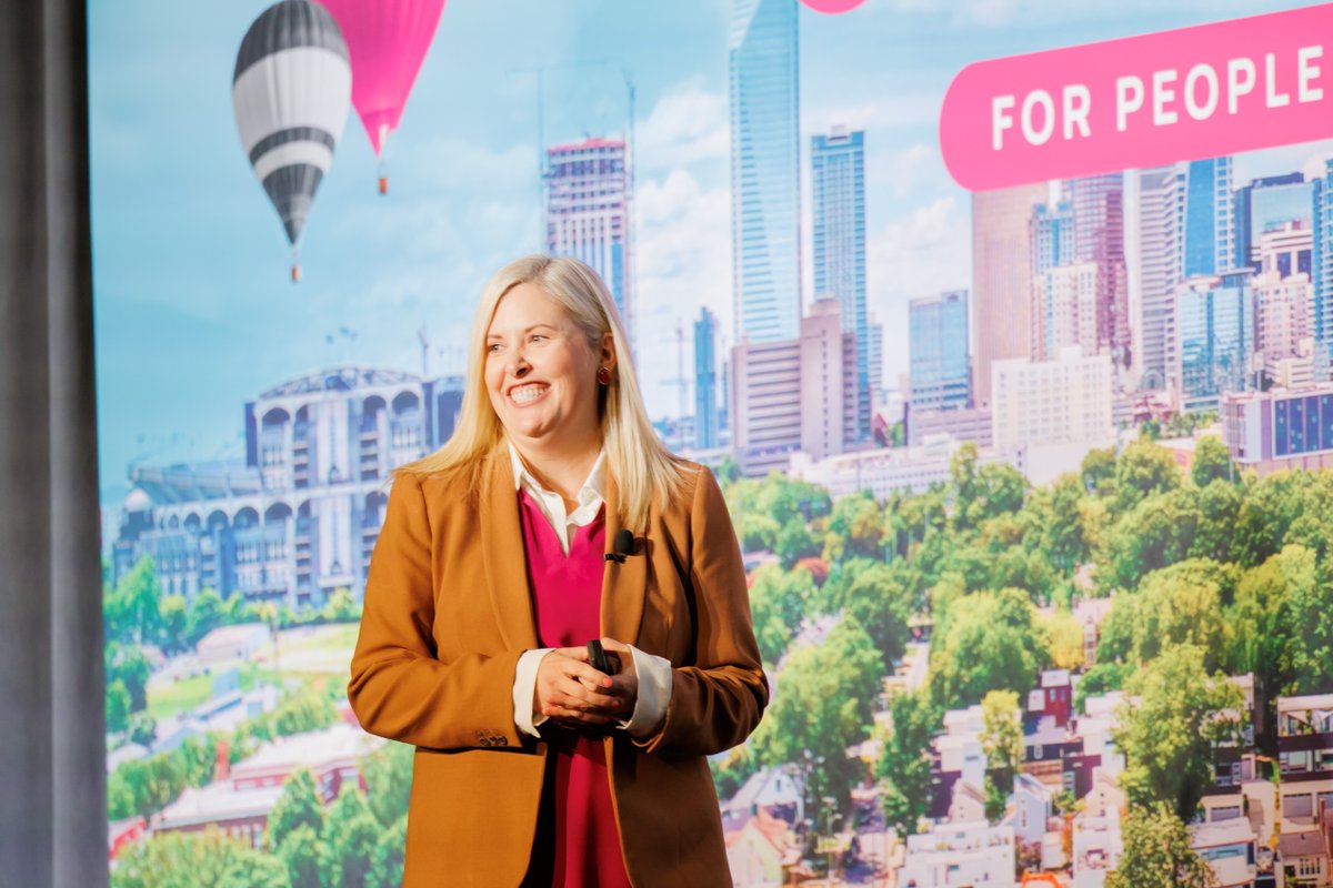 isolvedhcm's tweet image. Fly, #PeopleHeroes, fly! 🦅 Day 1️⃣ of #isolvedConnect was pure Philly energy 💚 with big ideas, bigger connections and a touchdown for #HR pros!

Next up: the #PeopleHeroes Party 🎉

Tomorrow brings Stacey Harris’ keynote, sourcing insights + Ask the Experts! 🙌