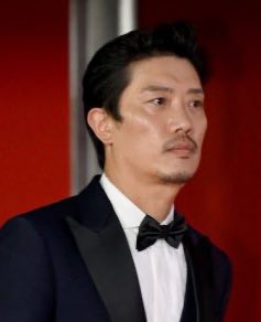 난 박희순 얼굴의 장점이 극대화되는 이런 각도의 사진이 참 조은것같음..