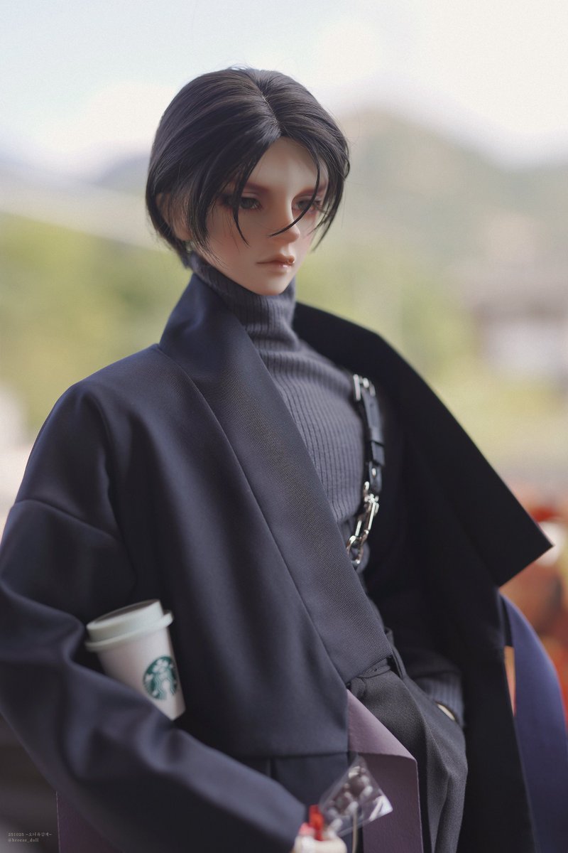 세상 근엄해보이지만
(사탕이랑 커피 같이 먹으면 더 맛있겠지)Oo