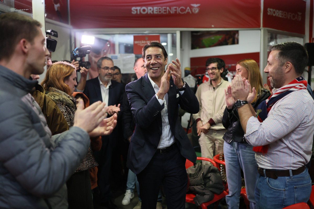 CabineSport's tweet image. Rui Costa: &quot;O Benfica tem neste momento um ótimo grupo de scouting, que será reforçado com um Chief Scout que virá pós-eleições&quot;

O nome? Não vou revelar porque a pessoa está empregada e se eu não ganhar as eleições essa pessoa vai continuar onde está, naturalmente. Mas está tudo…