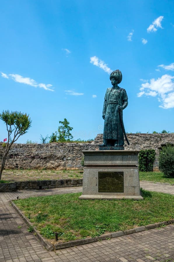 Jigjigamedia's tweet photo. President Abdirahman Irro is lacking strength. I am reaching out to the HY diaspora with a powerful message to construct a statue of General Haji Muse #Igare in Hargeisa, as well as a statue of King Haji #Sharmarke in #Zaylac. I will be the first to contribute $5,000. https://t.co/MsAiFb6CFr