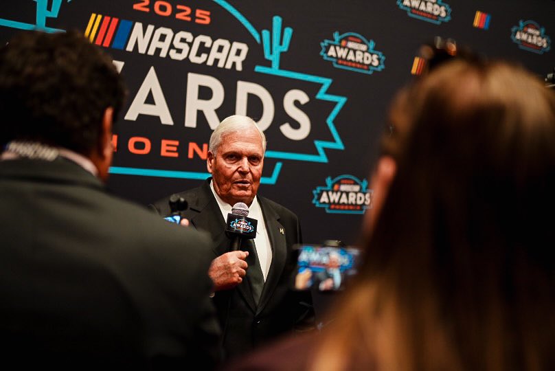 TeamHendrick's tweet photo. 📍The #NASCAR Awards https://t.co/5VYiMfK0VN