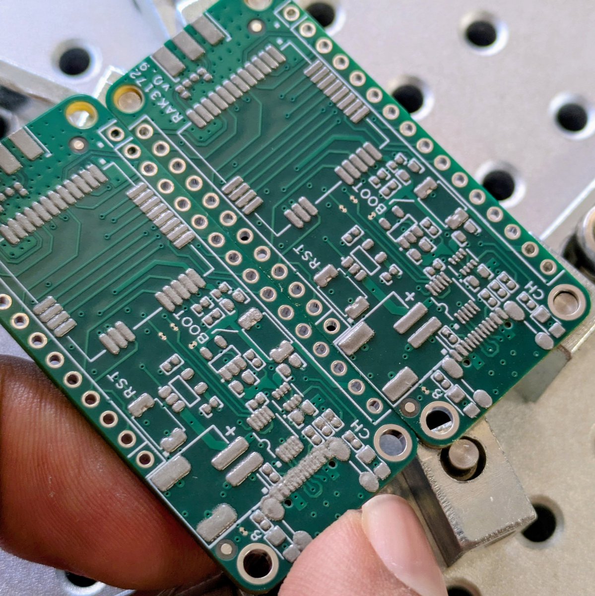 IObrizio's tweet image. ❌ Bad &amp;amp;   ✅ Acceptable 

solder paste application 

#iot #lorawan #rak3172