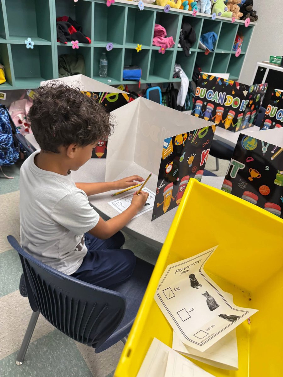 First graders were provided an opportunity to experience voting in Ms. Starkey’s class today. They loving the voting booth experience and letting their voice be heard. ❤️💙🇺🇸
