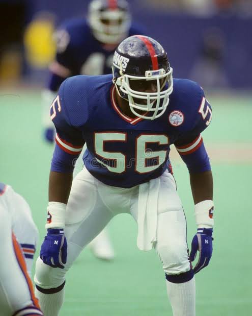 NFLHuddleUp's tweet image. Lawrence Taylor — Mayhem Personified

Lawrence Taylor didn’t just sack quarterbacks — he changed football.
Every snap was a storm. Pure defensive terror. #NFLHistory #NYGiants