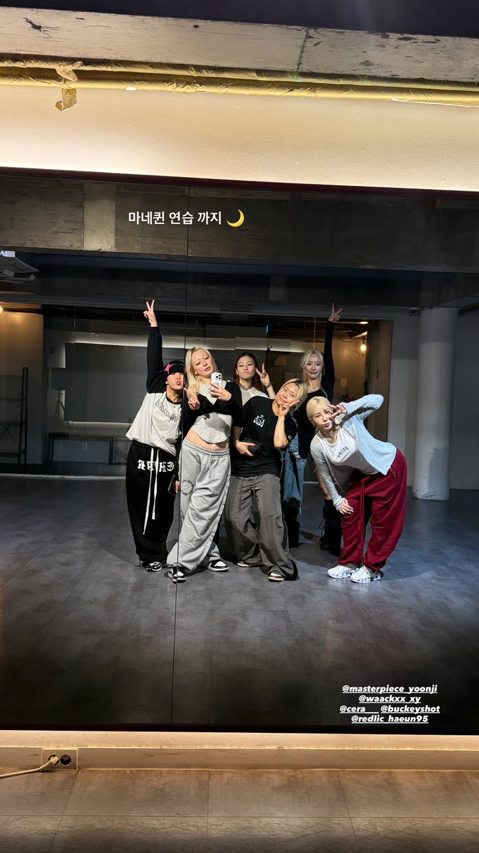 bucketshott's tweet photo. 우와 마네퀸이다 https://t.co/9WzkAfxlVe