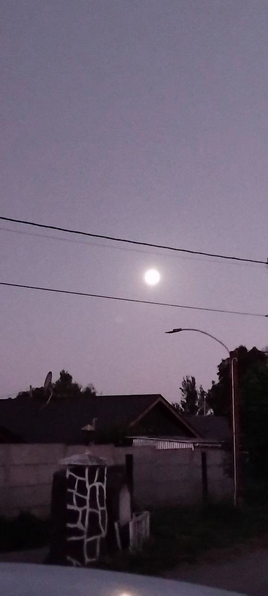 Luna de castro. 9.12 pm