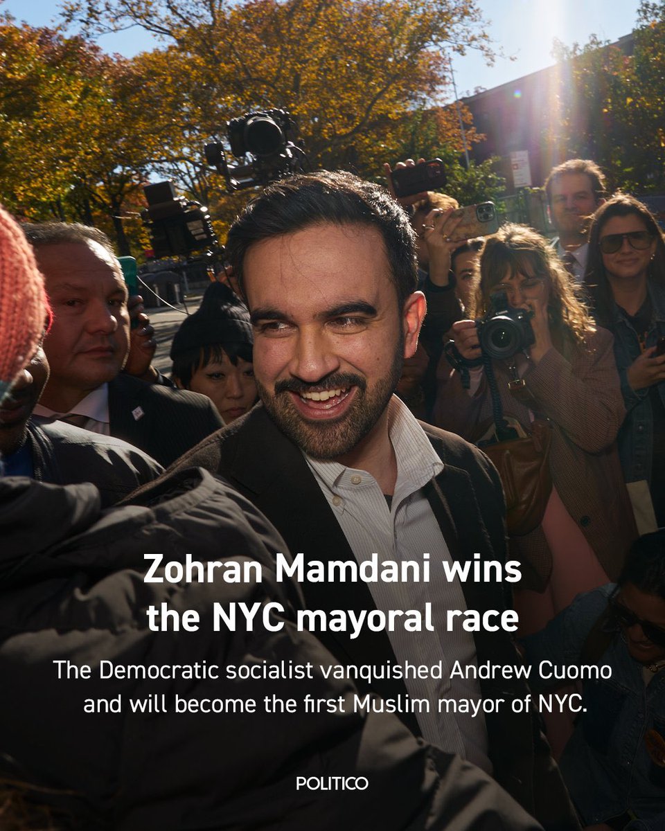 Müthiş hikaye

-Uganda kökenli bir ailenin 34 yaşındaki çocuğu
-Müslüman, demokratik sosyalist, Filistin yanlısı
-kimse şans vermedi aday oldu, kapı kapı dolaştı
-Popülaritesi artınca Trump “komünist biri New Yorka  belediye başkanı olamaz” diye tehdit etti.
-Netanyahu New York’a