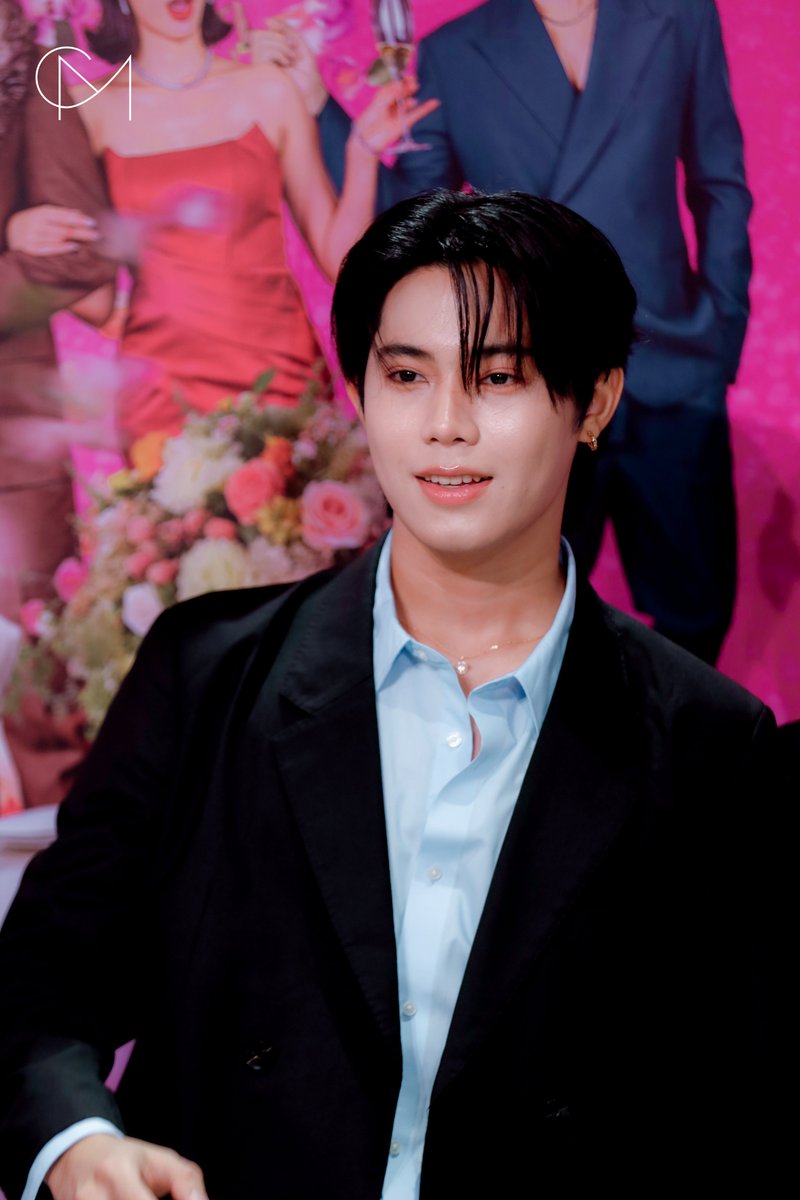 [เก็บตกบรรยากาศ] "โอม สาริศ" ช่วงเดินพรมในงานละครเวทีรอบปฐมทัศน์ “วันสละโสดกับโจทก์เก่า ๆ เดอะ สรวน มิวสิคัล” 

#OhmSarit #First_Chalongrat
#OhmFirst #โอมเฟริสท์
#วันสละโสดกับโจทก์เก่าๆGalaNight
#วันสละโสดกับโจทก์เก่าๆเดอะสรวนมิวสิคัล