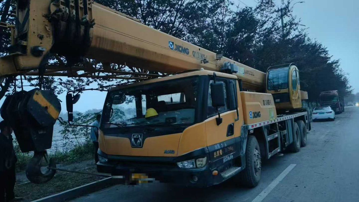 DengJerry98568's tweet image. 2014 year XCMG 25-ton Truck Crane for Sale: Type QY25K5-1,39.5 meters mainboom(5sections), original condition, excellent maintenance, price $23000.
More info:en.dindang168.com/g/101418
#cranemachine #truckcrane #XCMG #25ton #2014 #5sections