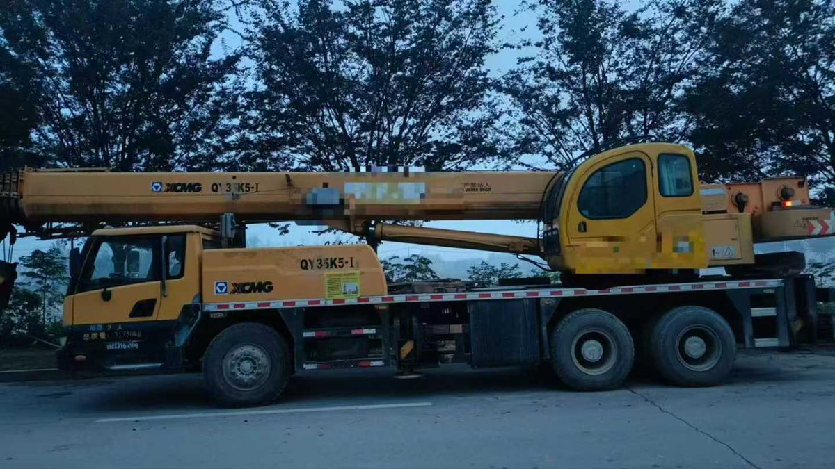 DengJerry98568's tweet image. 2014 year XCMG 25-ton Truck Crane for Sale: Type QY25K5-1,39.5 meters mainboom(5sections), original condition, excellent maintenance, price $23000.
More info:en.dindang168.com/g/101418
#cranemachine #truckcrane #XCMG #25ton #2014 #5sections