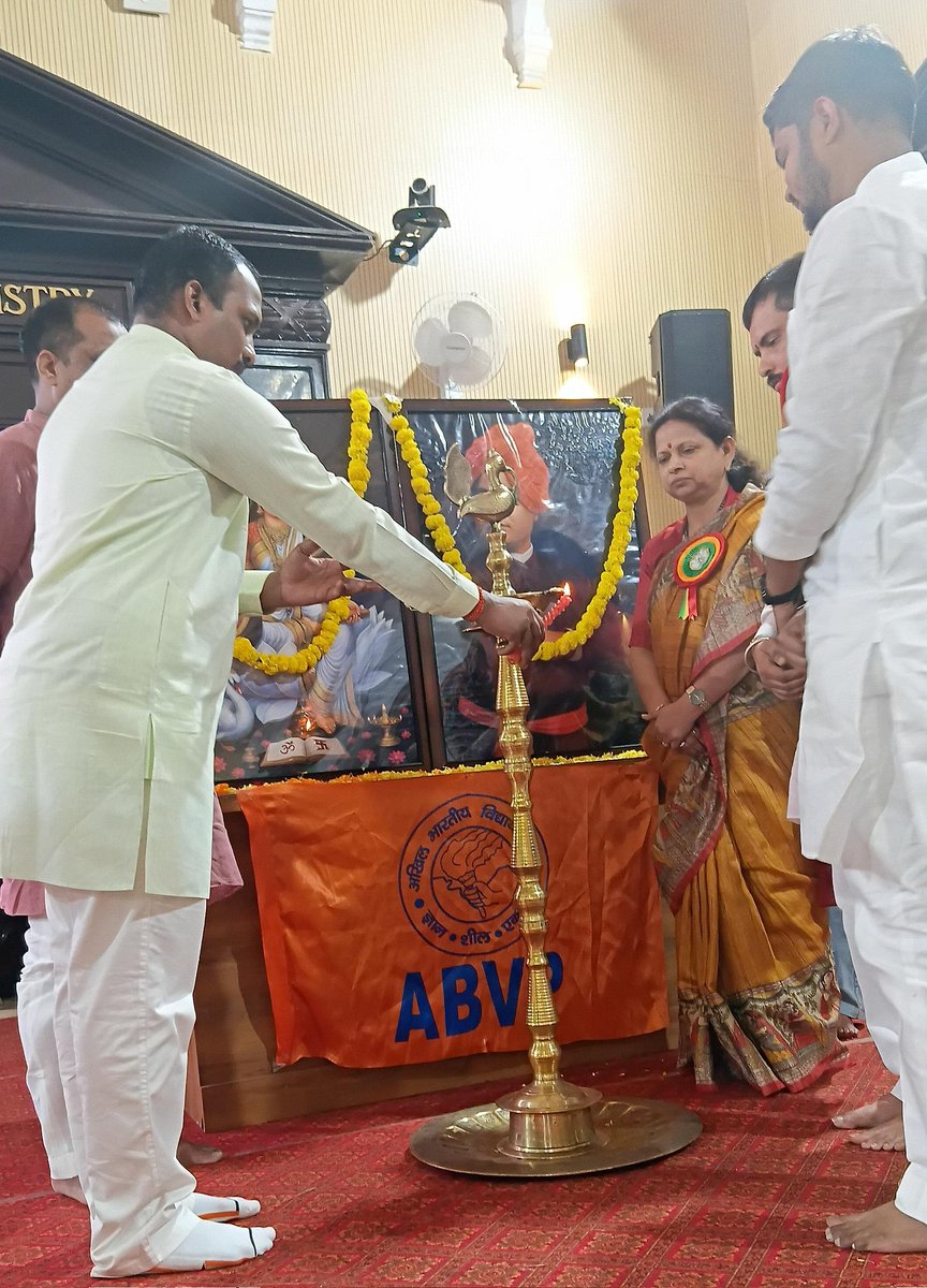 Abvp4Awadh's tweet image. अभाविप अवध प्रांत की &quot;नगर मंत्री, ईकाई अध्यक्ष/मंत्री बैठक&quot; केंद्रीय प्रवासी पूर्व क्षेत्र के क्षेत्रीय सह संगठन मंत्री श्री बाईलोचन साहू व पूर्वी उ.प्र. क्षेत्र के क्षेत्रीय संगठन मंत्री श्री घनश्याम शाही की विशेष उपस्थिति में संपन्न हुई।...