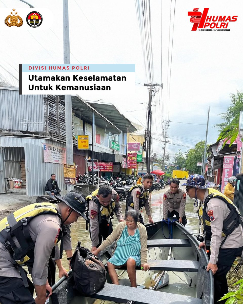 Kesigapan personel Ditpolairud Polda Jawa Tengah (Jateng) mengevakuasi warga terdampak banjir di wilayah Kecamatan Genuk, Kota Semarang, Jawa Tengah. Bersama kita kuat, Bersama Saling Menjaga, bersama kita selamat. #SiapSiagaBencana