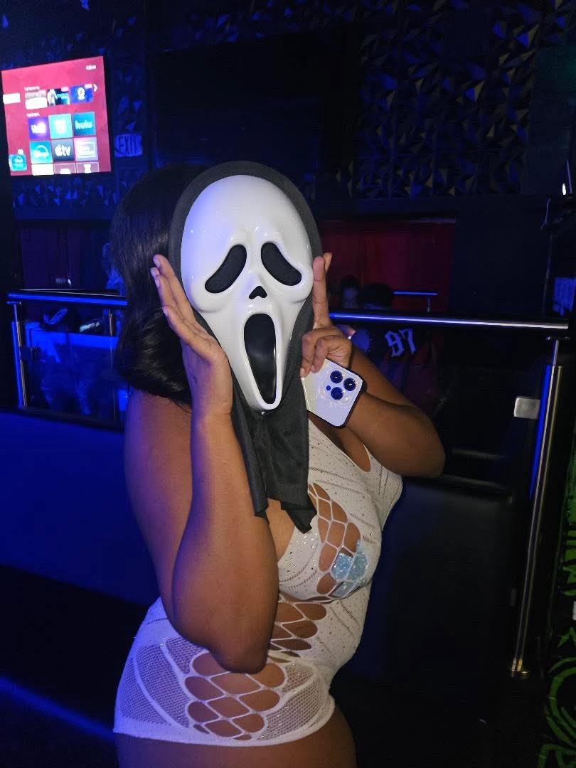 magicluvstricks's tweet photo. halloween owes me nothinggg 😝🪄
#stripperdancing #playgroundmiami #babystripper #Miami #chudai #WifeTwitter #halloween https://t.co/kqBGlXBnl4