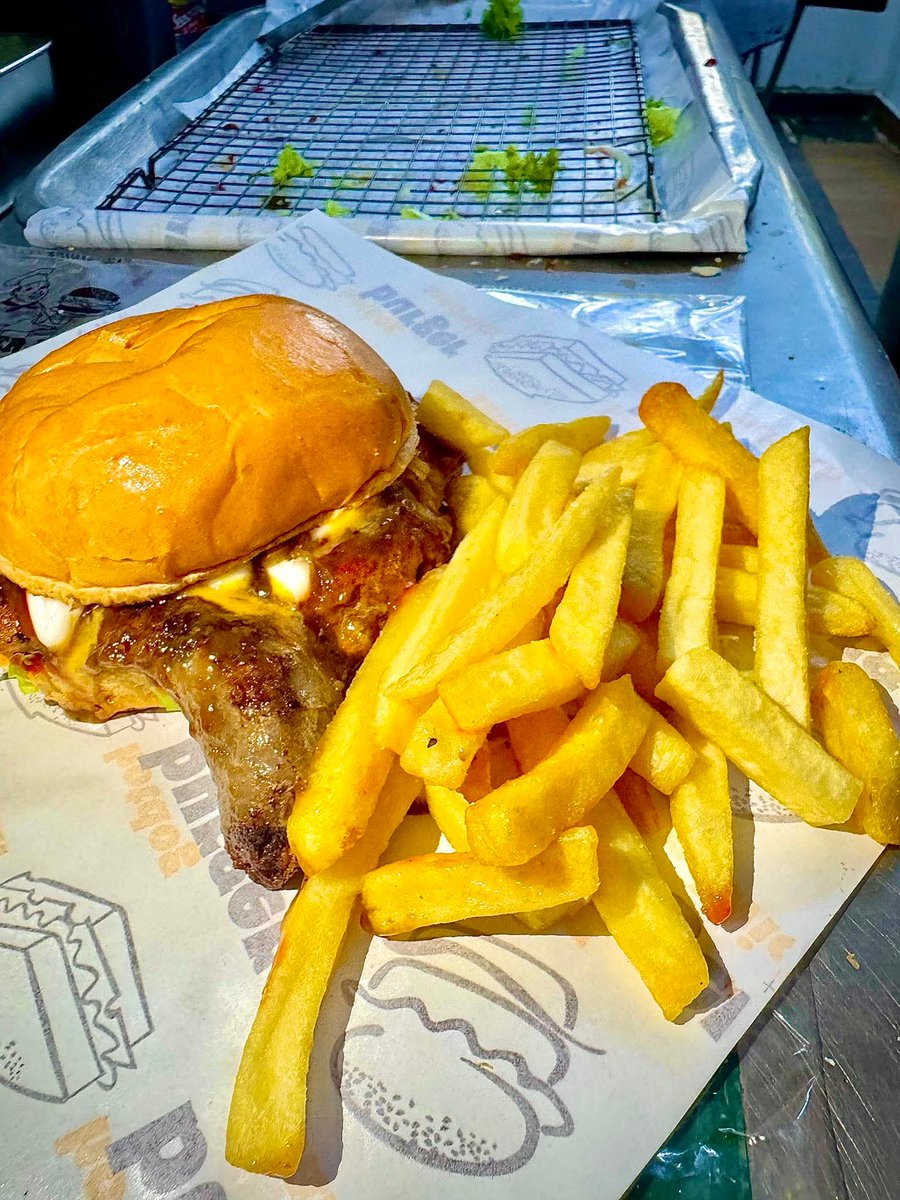 iqbalJss's tweet photo. menu ni burger ayam bakar sekali fries RM12 jer. tapi boleh roger awal ye sebab masak ambil masa sikit.. sebab nak pastikan betul2 masak bahgian dalam. https://t.co/QmixJhqmvn