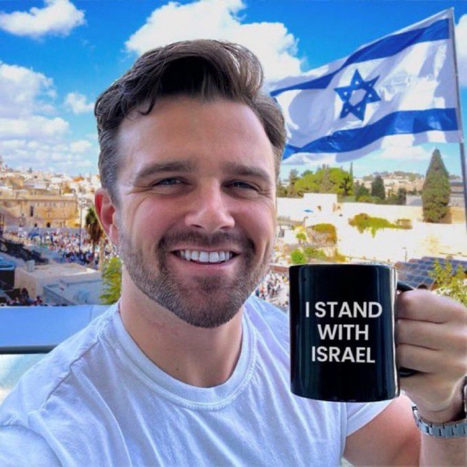 captive_dreamer's tweet image. Is this real @jacksonhinklle