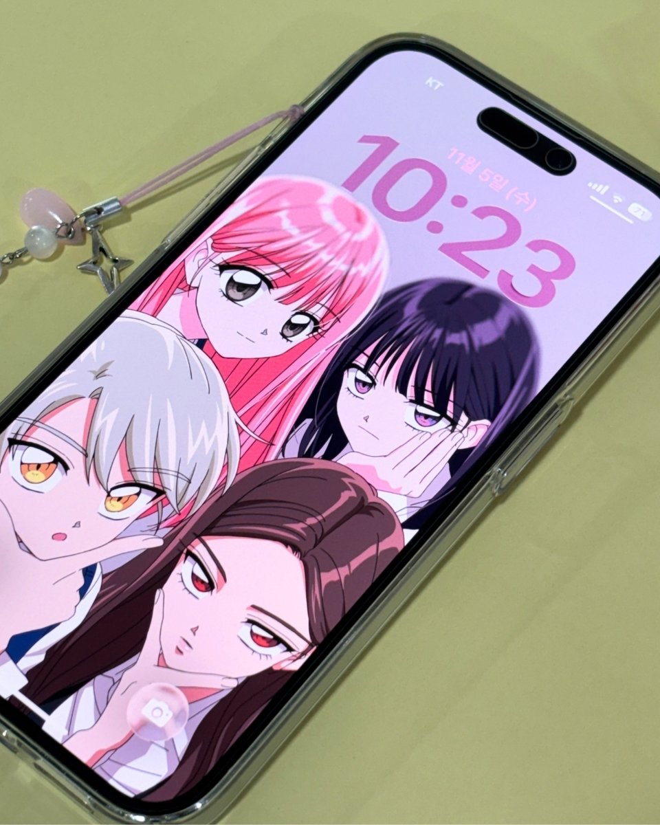 『여자친구』 단행본 표지를 장식한 NEW 일러스트 4종
지금, 『여자친구』를 읽고 계신 독자분들을 위한 깜짝 선물🎁

✨고화질 배경화면 배포✨

bit.ly/47oyzZJ