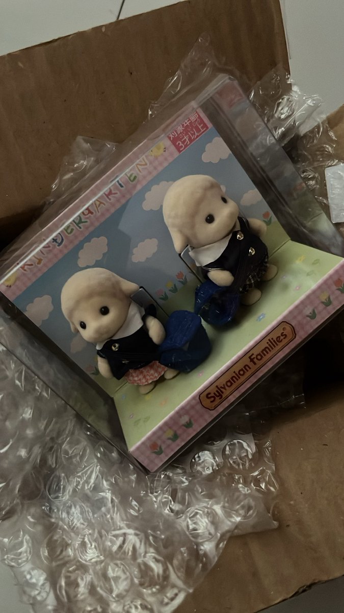 cceelaa's tweet image. akhirnyaa bocill sampeee 📦🤍
btw di beliin sm cowokuu&amp;lt;3