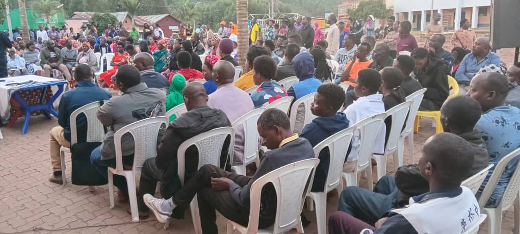 Mutete_Gicumbi's tweet photo. Kuri uyu wa 04/11/2025, mu tugari tw'Umurenge wa Mutete habereye #inteko z'abaturage
Umuyobozi w'Akarere wungirije ushinzwe imibereho myiza na D/RPC CSP bifatanyije n'abaturage ndetse batanga ubutumwa burimo Umutekano no Kwivana mu bukene
@GicumbiDistrict @RwandaNorth https://t.co/pjW9LAxfE3