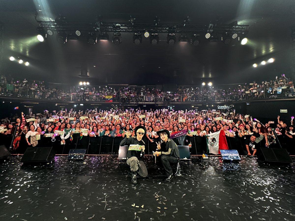 ASTRO_Staff's tweet photo. [📸] 🌟251104 [Roll The Dice] in MEXICO CITY🌟

🧡내일도 이렇게 행복한 하루가
계속되길 원해💚

🧡Let’s have another happy day tomorrow too💚

#주니지니 #ZOONIZINI
#DICE #RollTheDice
#아스트로 #ASTRO #아로하 #AROHA https://t.co/qKq4LcBG8a