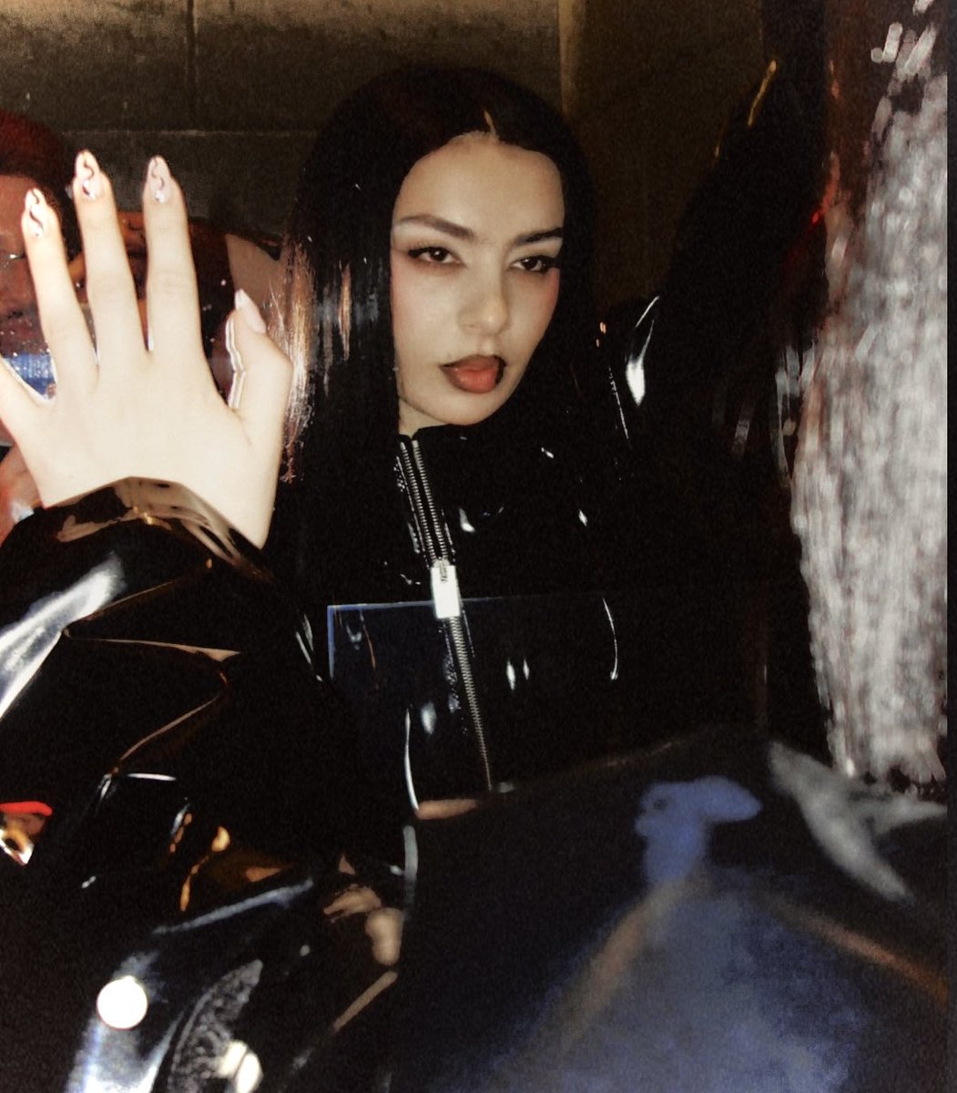 qu33rfae's tweet image. ⠀⠀⠀
⠀⠀left the joint w a sweet lil kiss 
  4(44) a shadow  +  reflection.  on route n 
  ready to #sweat in  +  from the pit/s! 
come support the boyss. it’s FREE music, energy  +  eternal mems. SUPPORT THE ART/s! DANCEEE! feel sexy &amp;amp;&amp;amp;  #𝐁𝐒𝐃𝐅𝐑𝐄𝐄𝟗𝟗 🫀
⠀⠀⠀