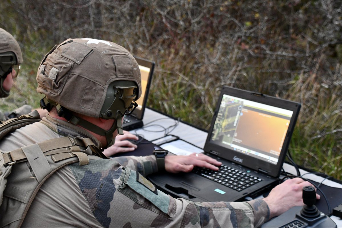 40RA_Officiel's tweet photo. Exercice “ADC ROGIER” 

Depuis le 28 octobre, le 40e régiment d’artillerie s’entraîne sur le camp de Suippes et hors terrain militaire.

Objectif : manœuvre, tirs réels et coordination interarmes dans un contexte de haute intensité. 💥

Sursum corda https://t.co/Fiy3Xcrzjl