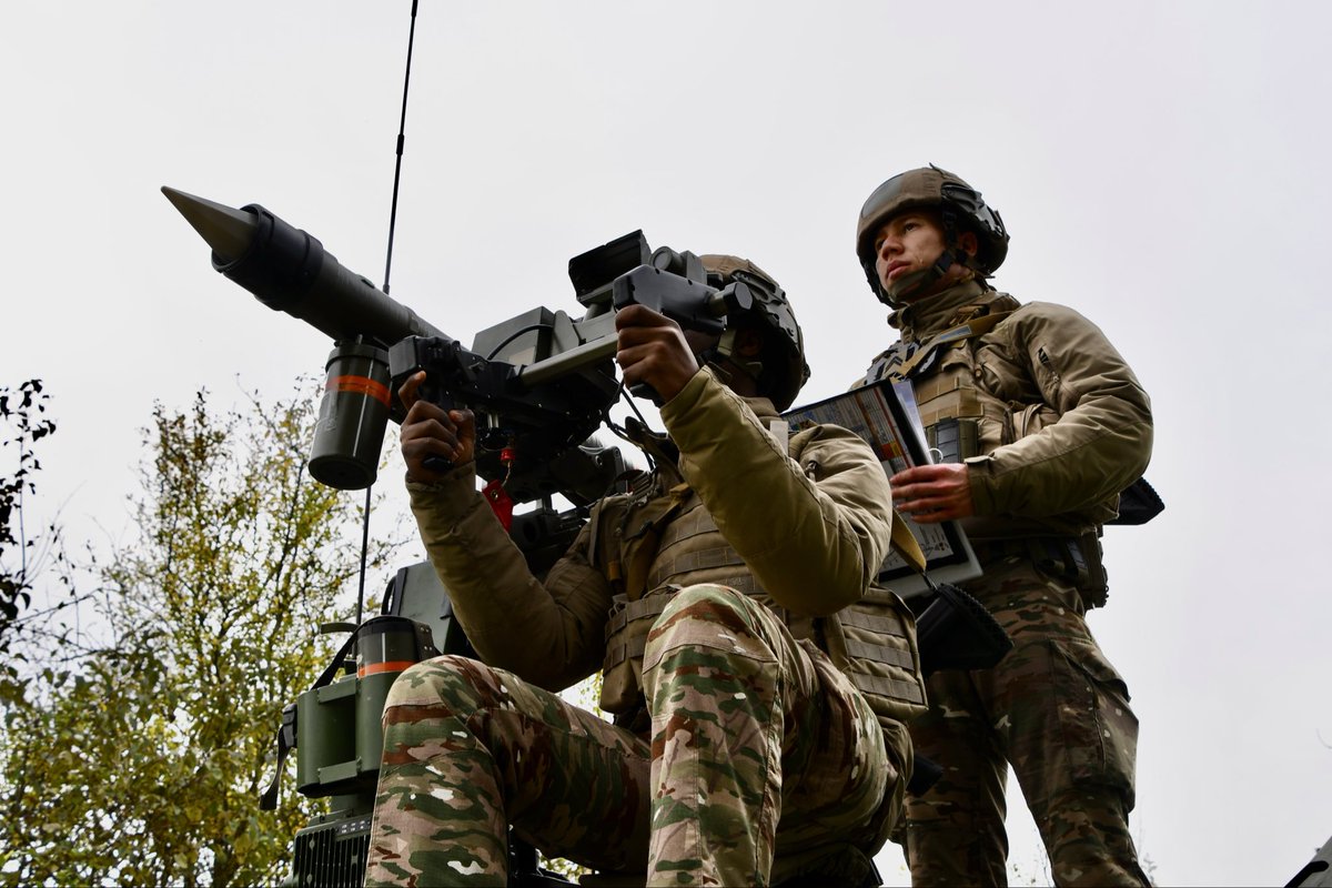 40RA_Officiel's tweet photo. Exercice “ADC ROGIER” 

Depuis le 28 octobre, le 40e régiment d’artillerie s’entraîne sur le camp de Suippes et hors terrain militaire.

Objectif : manœuvre, tirs réels et coordination interarmes dans un contexte de haute intensité. 💥

Sursum corda https://t.co/Fiy3Xcrzjl