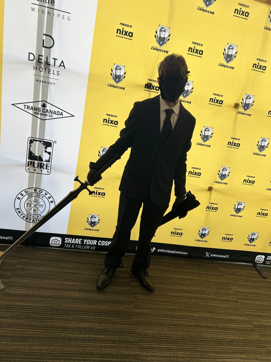 This is my Roland cosplay I did for Comic Con few days ago it's just I forgot to post it on here earlier 

#Library_of_Ruina #LibraryOfRuina #projectmoon #LoR