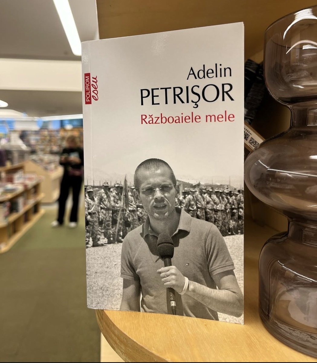 Dacă vreți să vedeți cum a început aventura mea literară, Polirom a republicat “Războaiele mele”, câteva povești de prin zone fierbinți, scrise de mine în 2010. Cartea e acum în mai toate librăriile. 
📷: Cărturești Iași