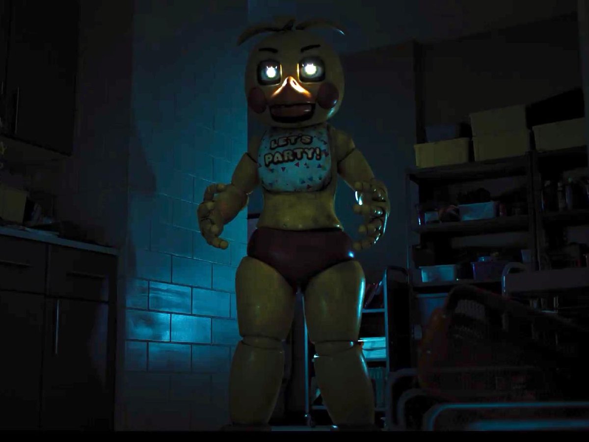 RottenTomatoes's tweet image. First look at Megan Fox&apos;s Toy Chica in #FiveNightsAtFreddys2.
