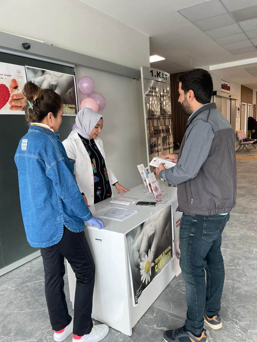 3-9 Kasım Organ Bağışı Haftasında hastanemizde stant açarak personellerimize, hasta ve yakınlarına bilgilendirilme yapılmıştır.
“Her bağış yeni bir hayattır. Hayata yeniden merhaba diyemezsiniz fakat merhaba dedirtebilirsiniz.”
#organbağışı