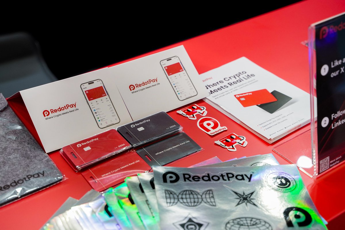 RedotPay_BR's tweet image. Você viu nosso celular gigante e o cartão brilhante #RedotPay na @HongKongFinTech Week 2025? 📱✨

Foi incrível trocar ideias com tantos inovadores do setor  #fintech e ver o entusiasmo de todos com os nossos brindes exclusivos! #HKFTW25