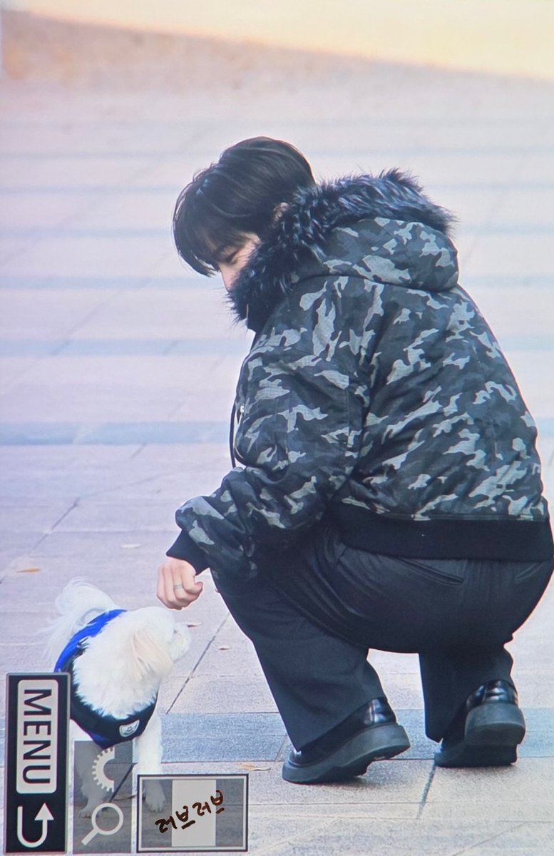 251105 쇼챔

커댕이가 댕댕이 만낫어여🫶🏻

#위아이 #WEi #김요한 #KIMYOHAN