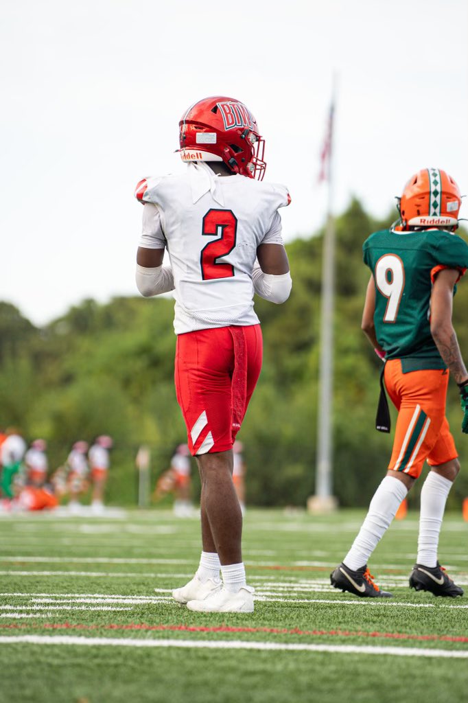 mont2crazy's tweet photo. last high school game Thursday, thank god for all these opportunities ❤️ https://t.co/WtVl0CMNkf