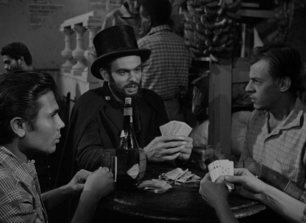 Perrike's tweet photo. as minhas restaurações favoritas de obras brasileiras são: 1) as dos filmes do Mojica realizadas pela Arrow Films - eternamente grato pela fama gringa do Coffin Joe! deixo aqui a comparação com a cópia em rmvb (!), a forma que assisti os filmes dele pela primeira vez. (+) https://t.co/OGUgGFwQ2U