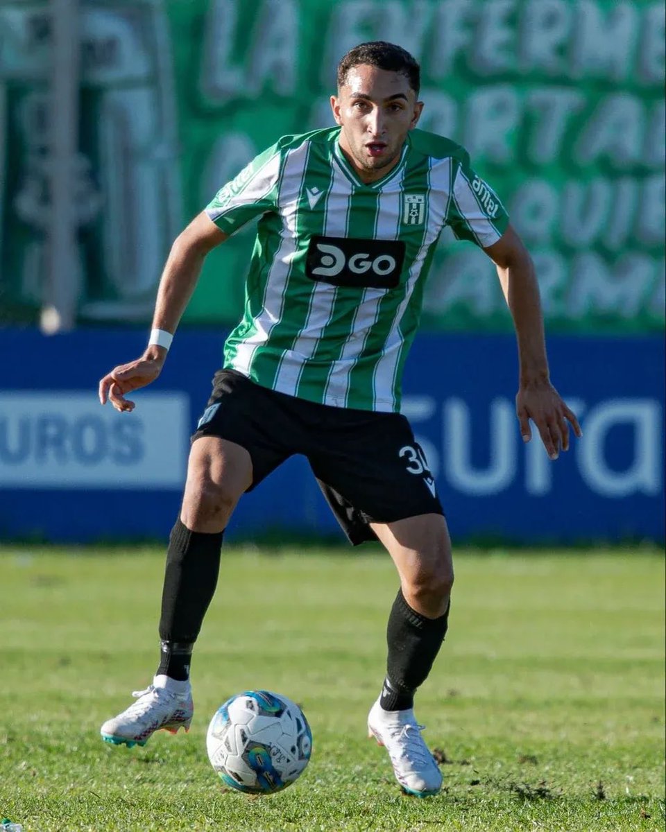VisionTricolor's tweet photo. POSIBLE ALTA 2026 👀

🆓Agustín Pereira queda libre de Racing y es un lateral que interesa en Nacional por la inminente salida del ojito.

➡️La directiva lo buscó a principio de año y a mitad pero no se logró un acuerdo con Racing.

👉🏻Fue separado del plantel por no querer renovar y es por esto que no tuvo participación en el torneo clausura.