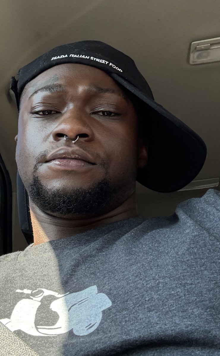 Glassboneszz's tweet image. Sketch vs reference