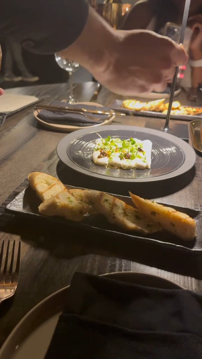 juniorvibiky's tweet photo. Dinner done right, good food, good lighting, good company. 🍷❤️
  #FineDining #FoodieVibes #DinnerGoals #AestheticEats #FoodPhotography #GoodVibesOnly https://t.co/9njgVGUiup