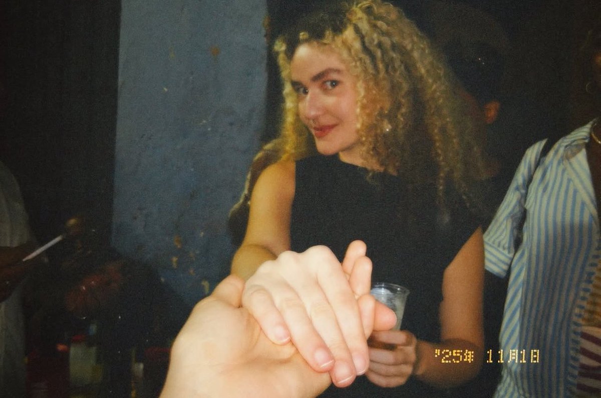 e no meu rosto é bem claro um pedido: por que você não namora comigo?