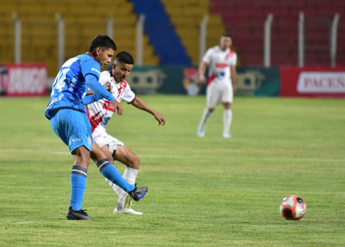 LaRazon_Bolivia's tweet photo. @NacionalPotosi goleó 3-0 a @BloomingOficial en el cierre de la #Fecha24
📸 APG
#DivisiónProfesional
@MarcasLaRazon https://t.co/wmWsjhcQJu