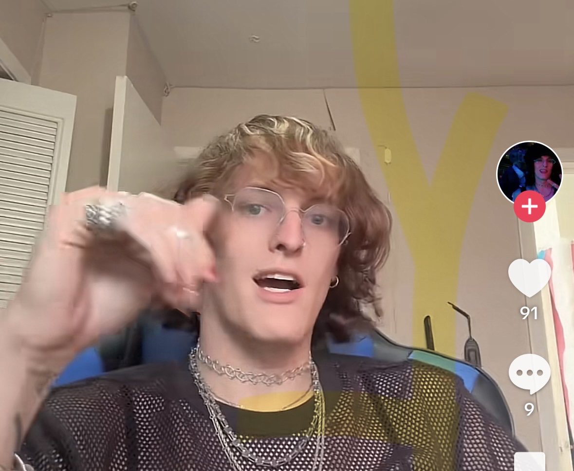 WhatHighNote's tweet image. Got to love the big reveal.  Where they clamp a giant man-hand on the screen then… suddenly… they’re a man with giant hands in female clothes! 😱😱😱