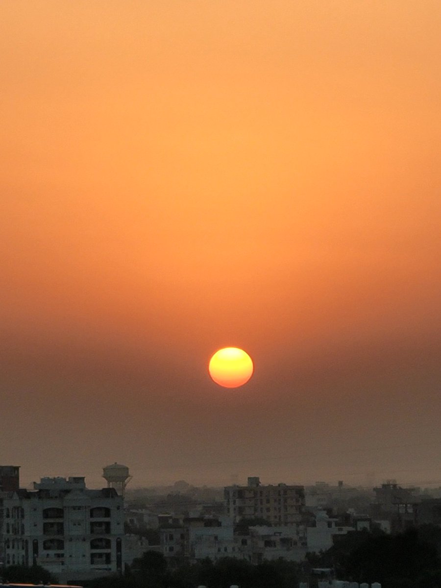 oldletterbox's tweet image. Sunrise from my balcony